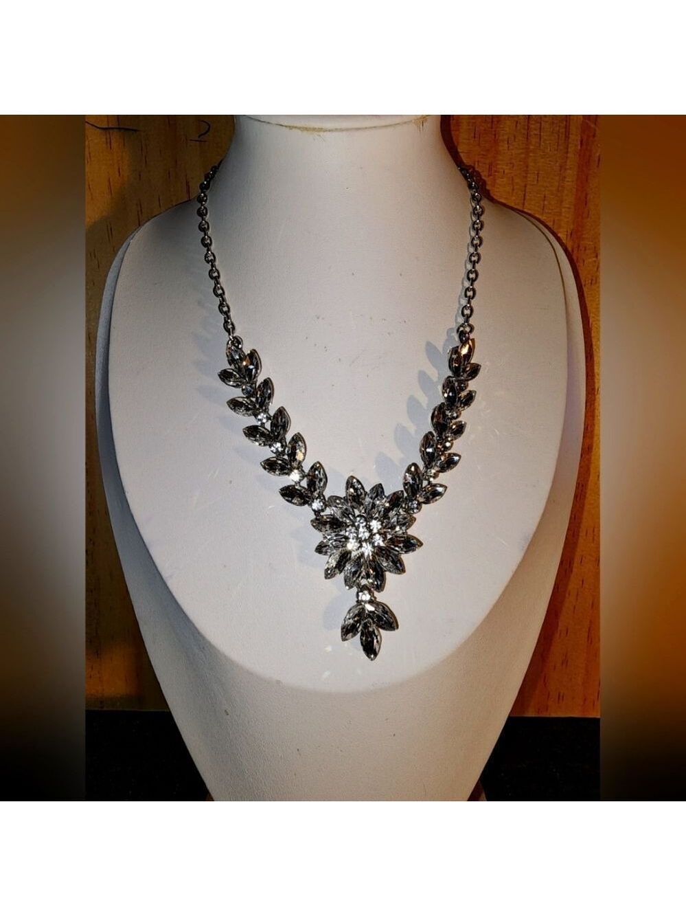 Elegant Silver Necklace with Crystal Accents NWOT 18"
